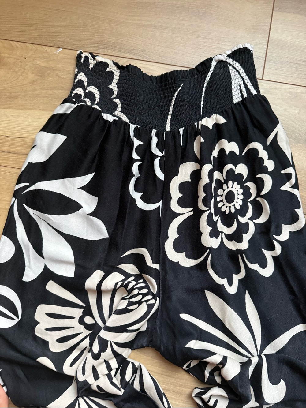 Anthropology Maeve Black and Cream Floral flowy wide leg pants.
NWOT - Picture 4 of 7